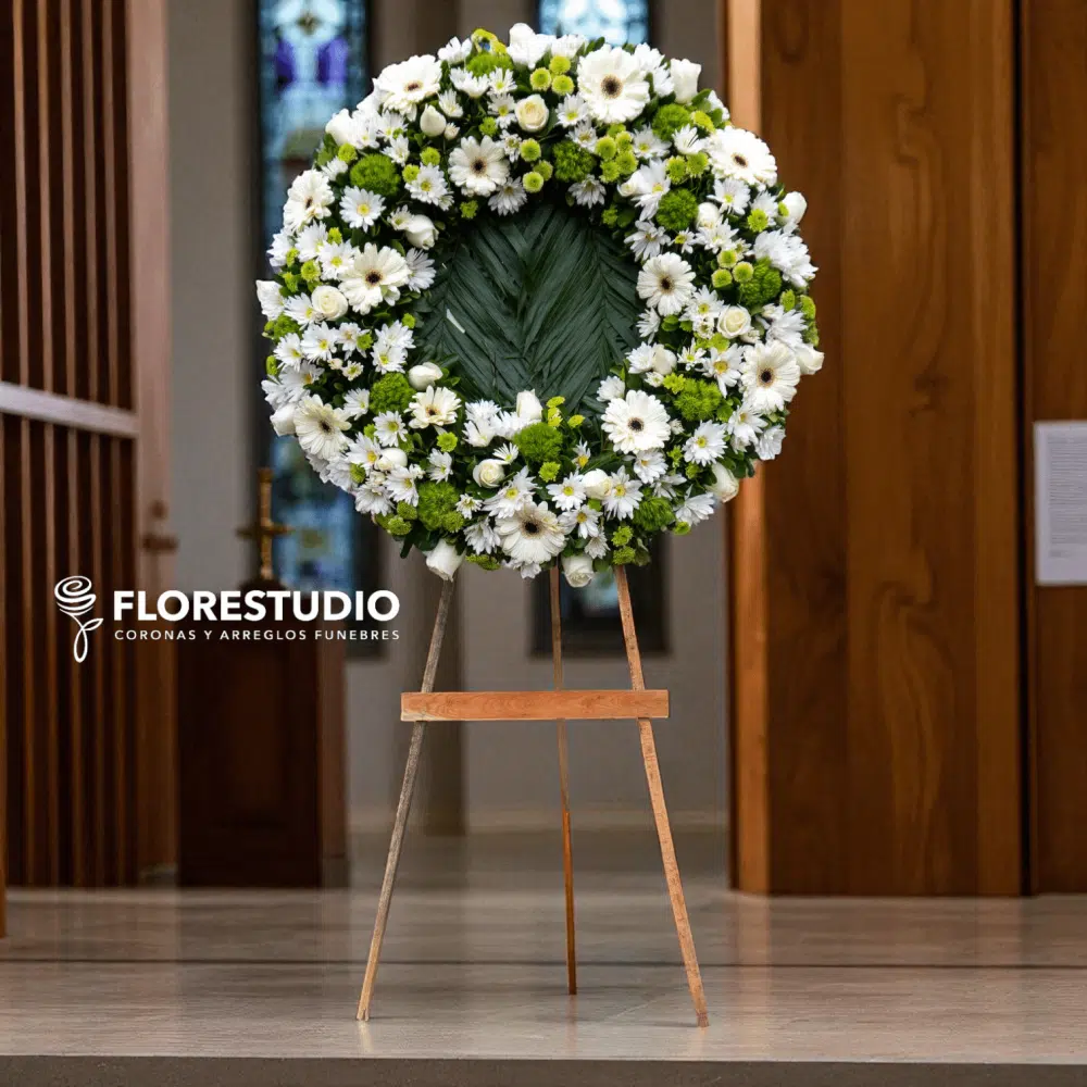 Corona Fúnebre Premium en Tripié – Luz y Resurrección Eterna 1